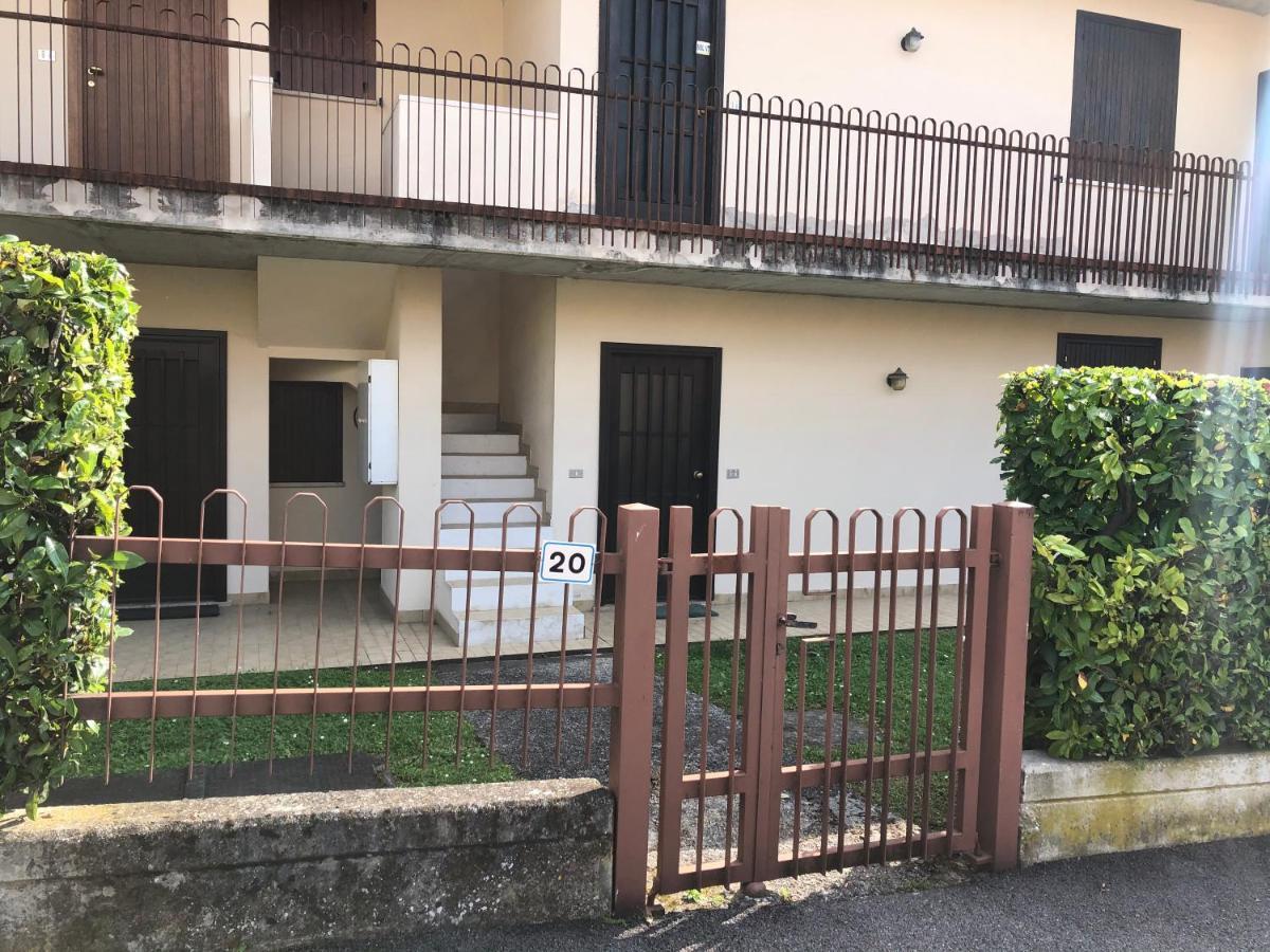 Appartamento Con Piscina A Lazise Exteriör bild